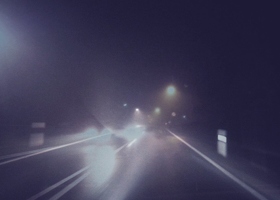 Gespenstische Straßennebellichter rund um den Bodensee sind immer noch besser als Geisterfahrer. 