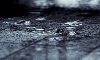 Ich sammle Regentropfen, notfalls aus 20 verschiedenen Bildern, wenn es nur leicht regnet. 