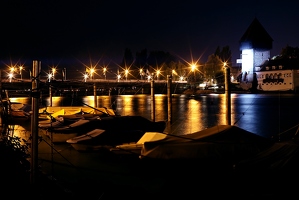 Die Boote werden abends gefesselt, damit das Nachtleben in Konstanz nicht ausufert.  "Fesselnde Nachtfotografie" MissionFoto2016 auf Twitter